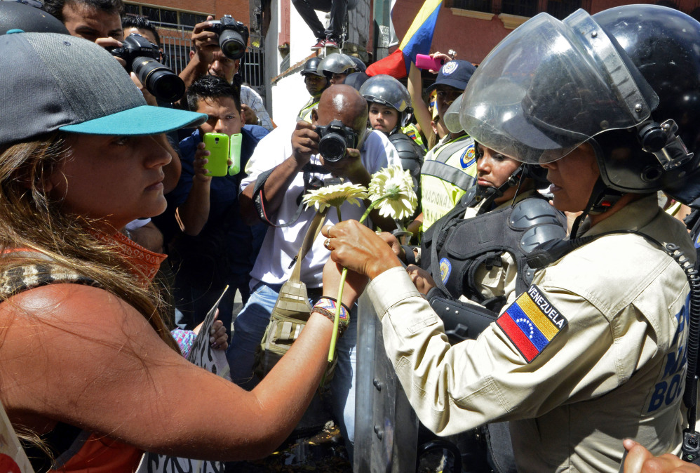 http://www.ticotimes.net/wp-content/uploads/2014/02/140217VenezuelaMoreProtests02-1000x674.jpg