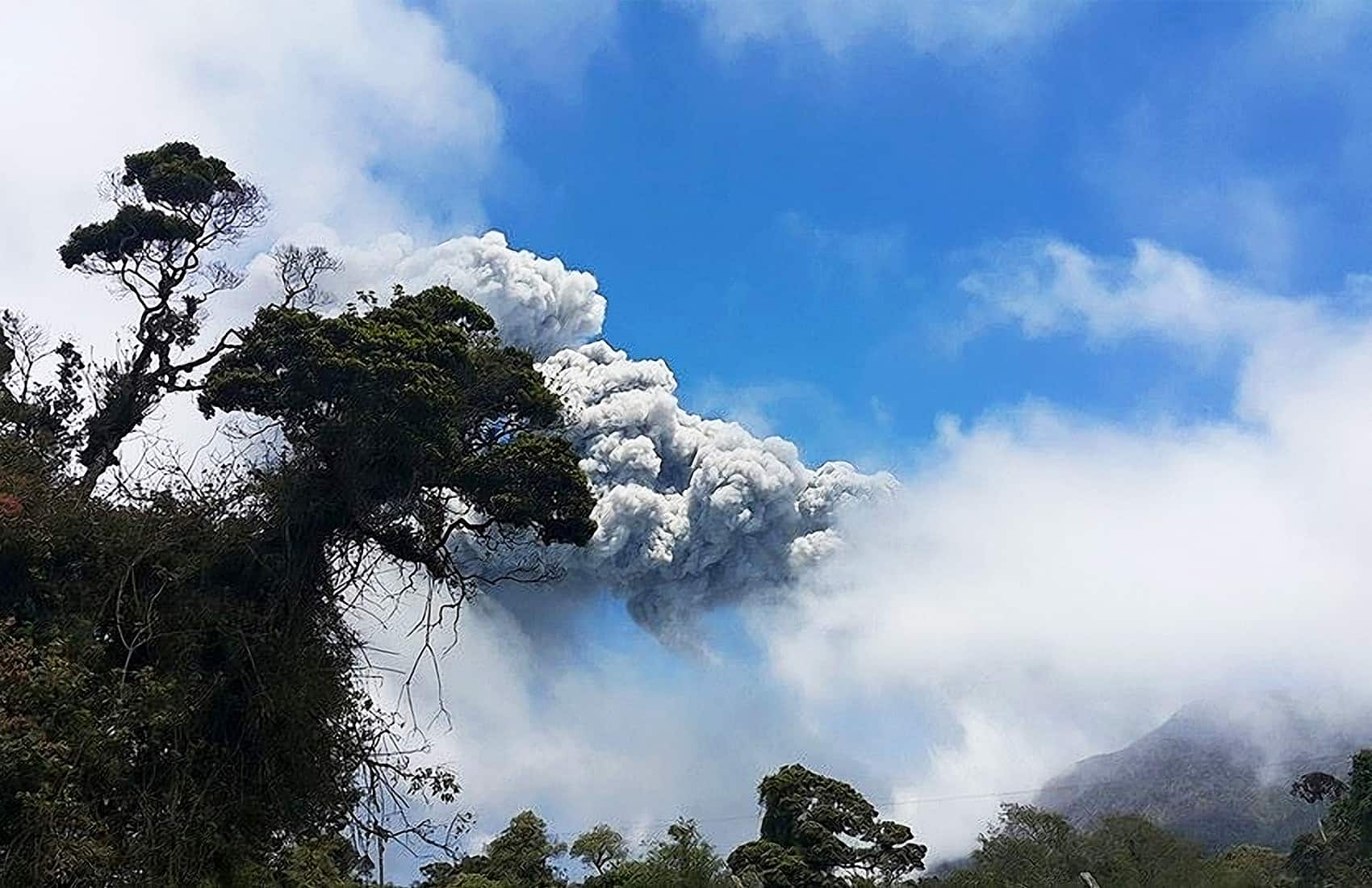 UPDATE Costa Rica’s Turrialba Volcano explodes again The Tico Times