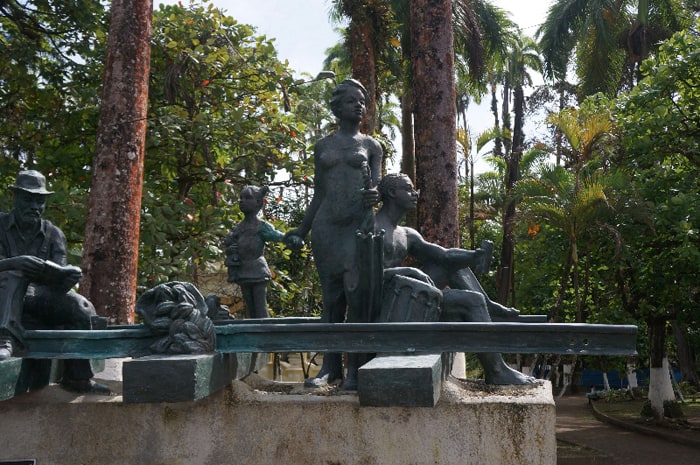 Sculpture of a family and an older man in downtown Limón.