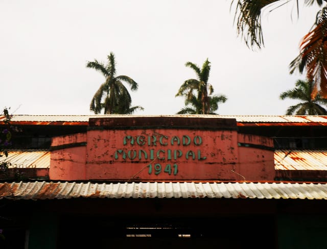 Limón's central market.