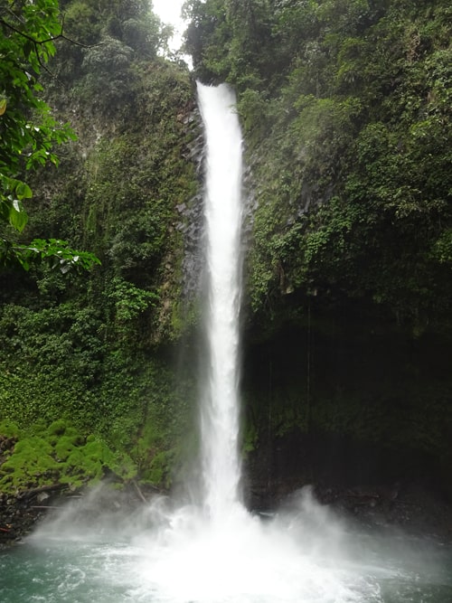 Catarata La Fortuna, 70m (230 feet) of roaring white water.