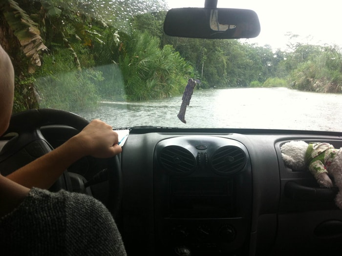 German volunteer Julia navigates the Río Bananito on departure from the lodge.