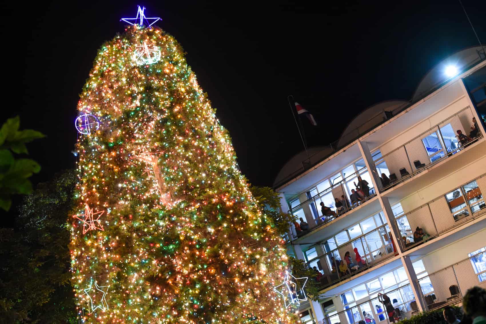 photos san jos 233 children s hospital lights up its giant photos san jos 233 children s hospital lights up its giant