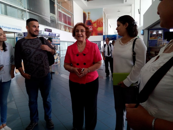 Sylvia Levy, president of Nicaragua's National Chamber of Tourism, welcomes journalists from Costa Rica.