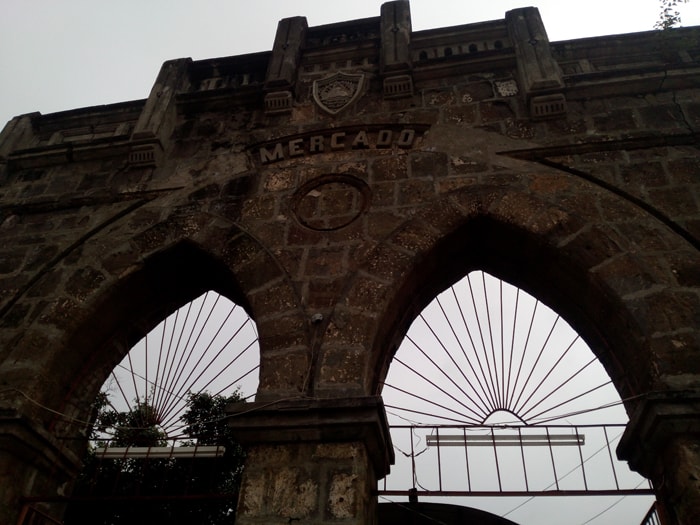 Facade of huge market in Masaya.