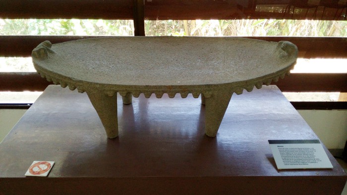 Metate (grinding stone).