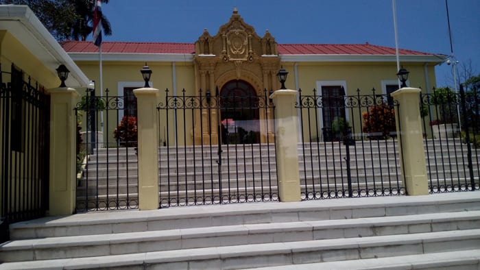 The Casa Amarilla ("yellow house") houses the Ministry of Foreign Affairs.