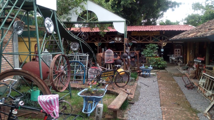 Courtyard at Antiguedades Santa Ana.