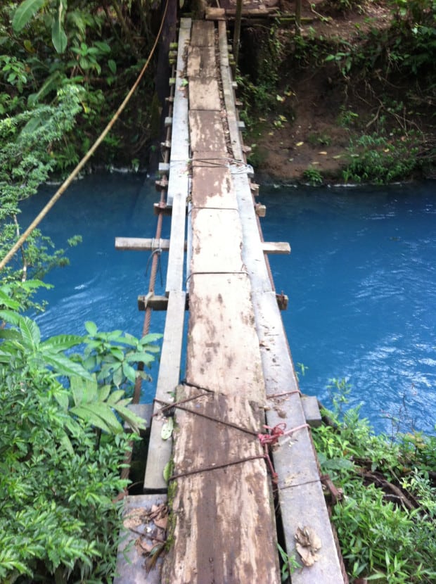 A rickety bridge over the stunning Río Celeste.