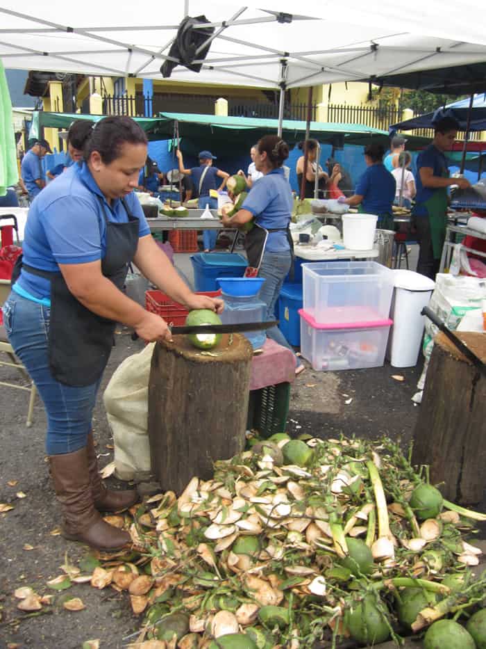 The pipa lady demonstrates her prowess with a machete.