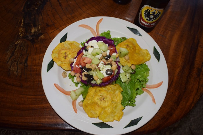 Greek salad with patacones.