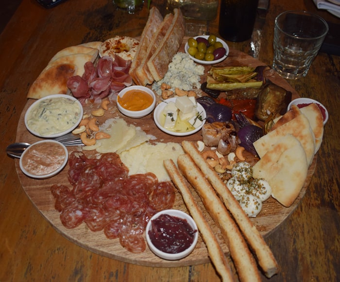 10 Restaurants In Nosara You Don T Want To Miss The Tico Times The Antipasto Platter At La Luna