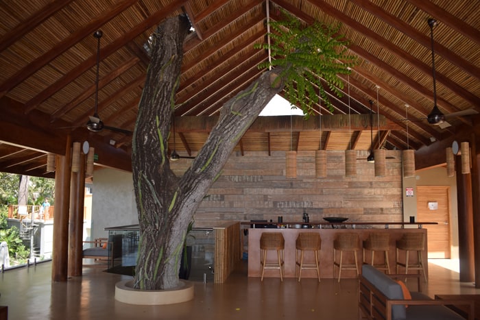 The third-floor lounge at Lagarta Lodge.