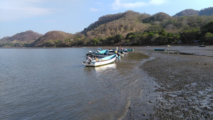 Fishing boats resting at low tide at Costa de Pájaros.