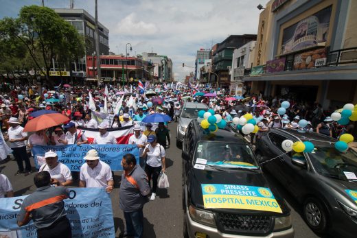 Unions and government start talks to end strike