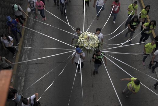 A pilgrimage for a saint: El Salvador mourns